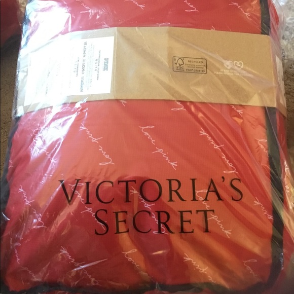 Pink Victoria’s Secret Sherpa Cardigan Gift Set NWT - Picture 4 of 7